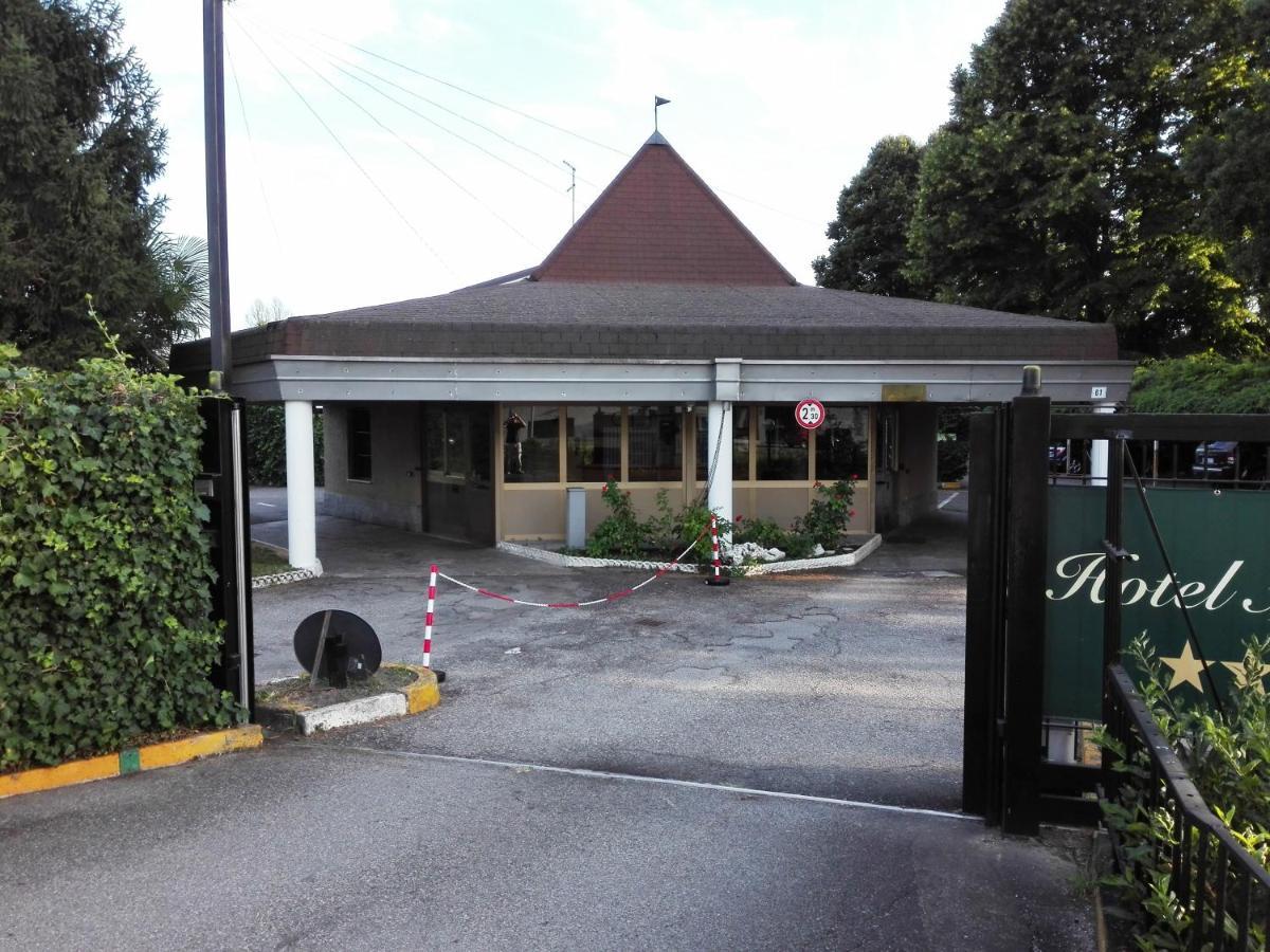 Hotel Motel Est Peschiera Borromeo Exterior foto